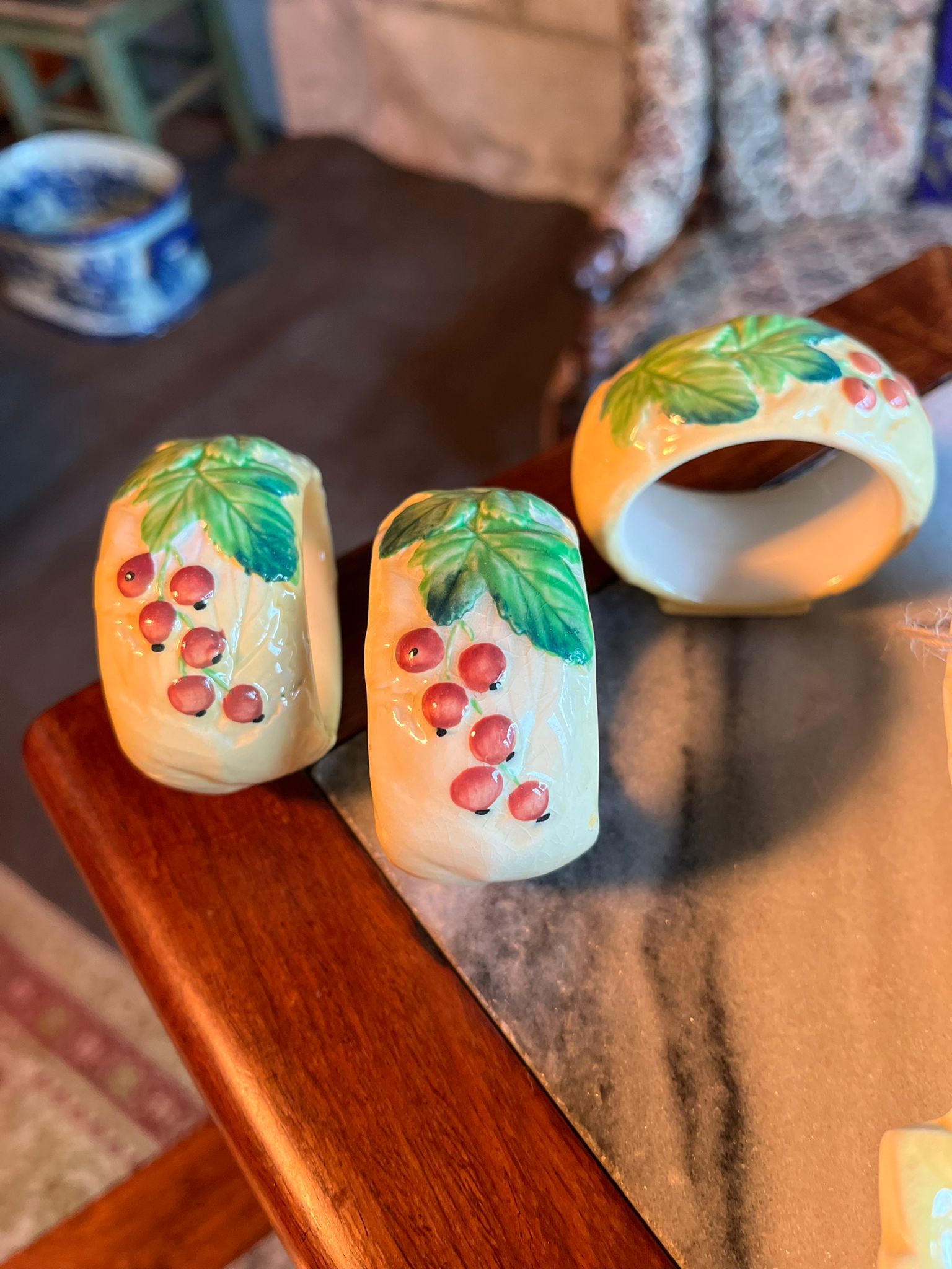 Antique Italian majolica serving tray and napkin rings