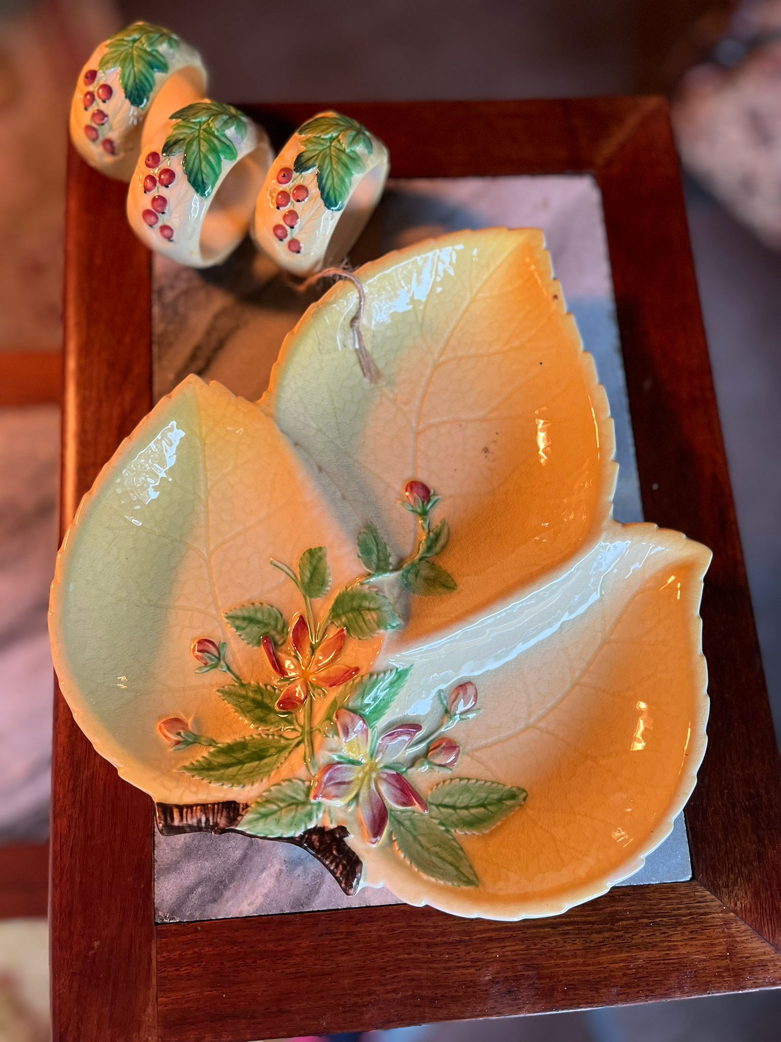 Antique Italian majolica serving tray and napkin rings