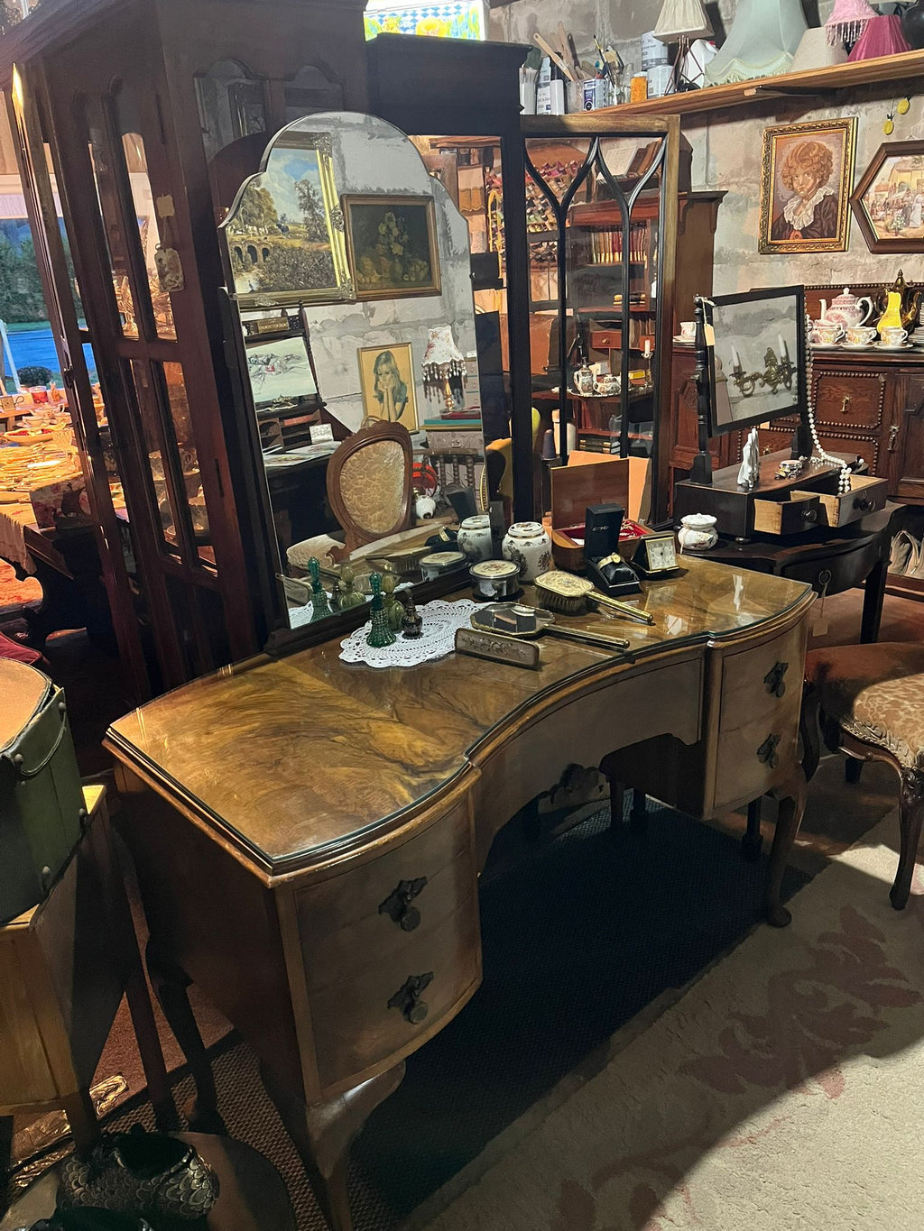 Antique walnut veneer dressing table with mirror
