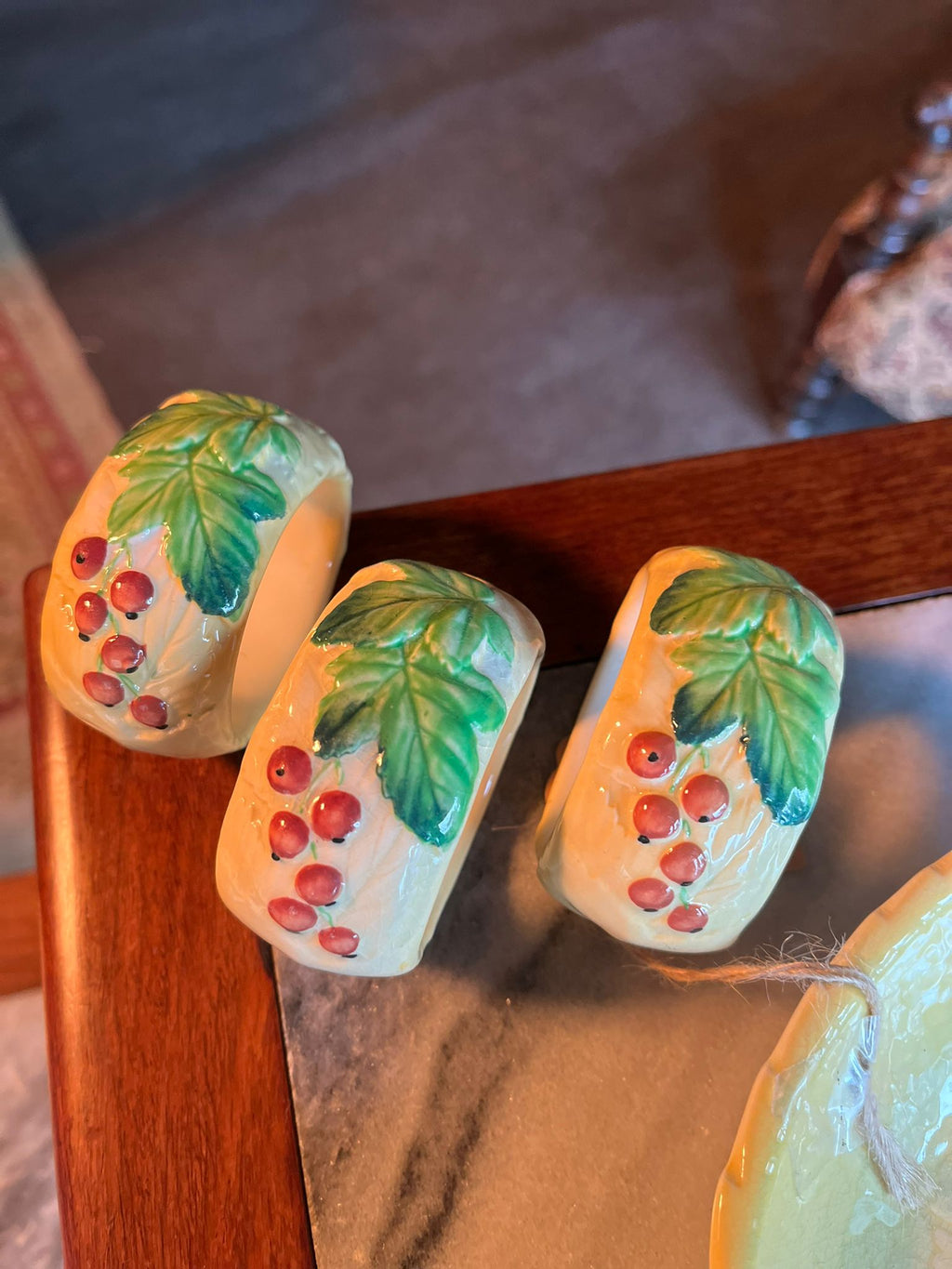Antique Italian majolica serving tray and napkin rings