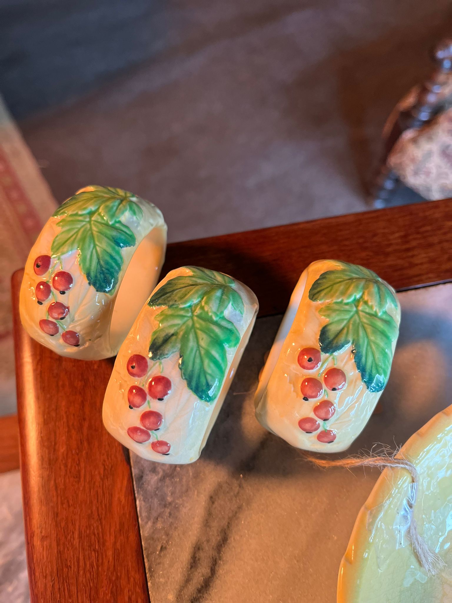 Antique Italian majolica serving tray and napkin rings