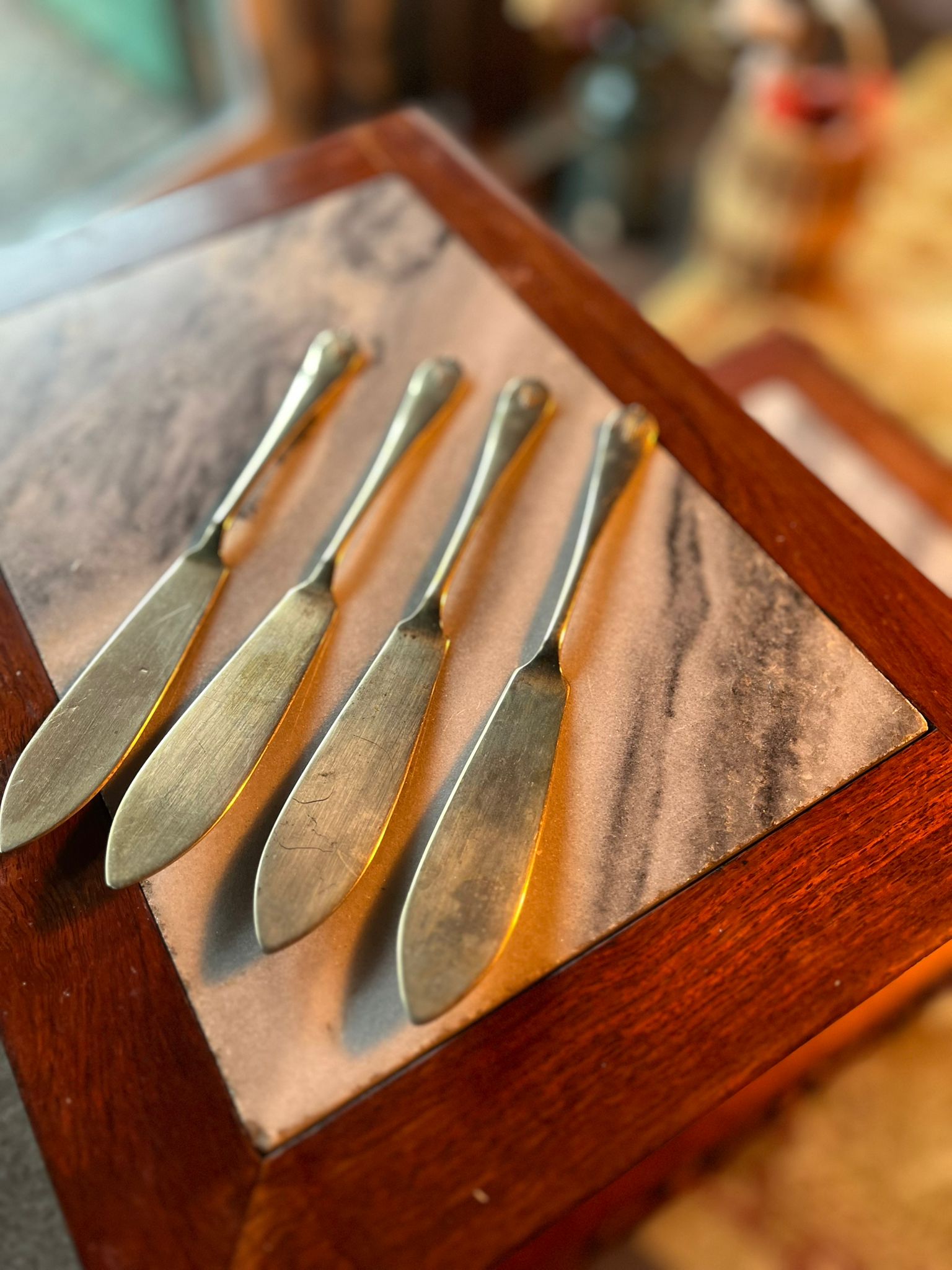 4-piece vintage silver-plated butter knife set