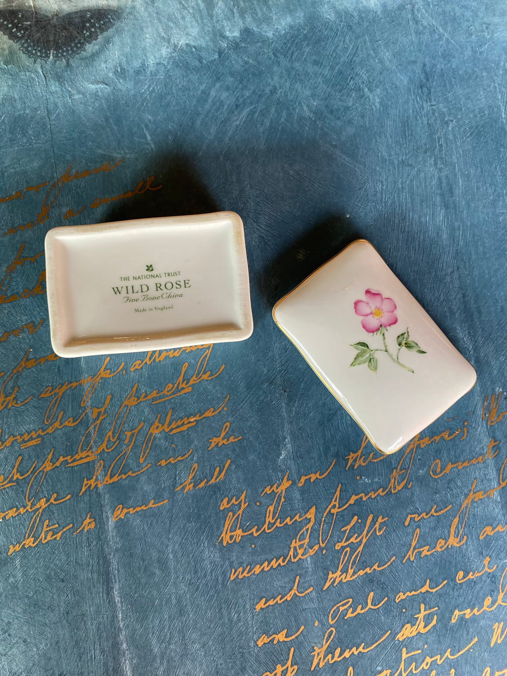 English porcelain jewelry box – “Wild Rose”