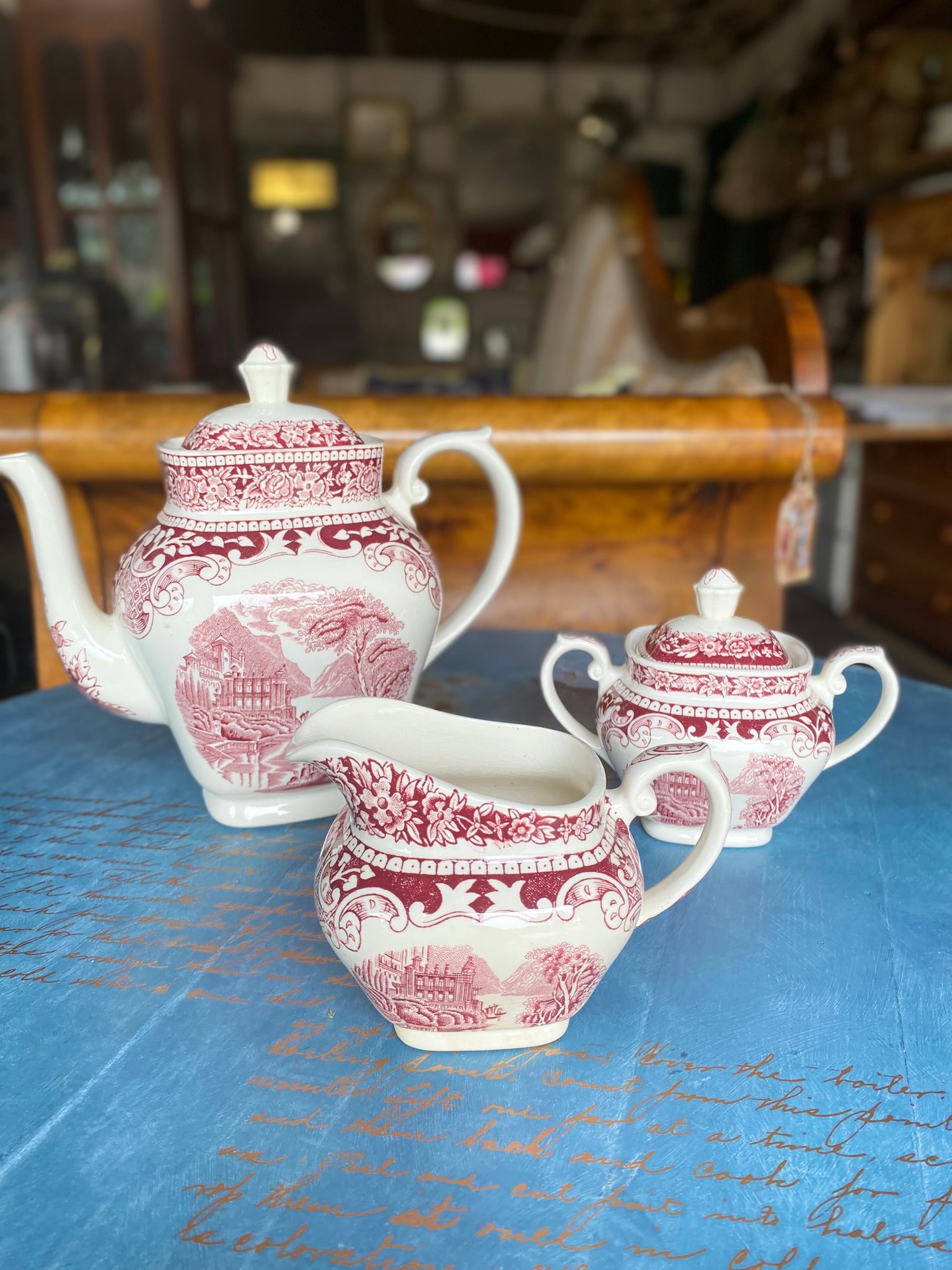Винтажный чайный сервиз Staffordshire “Cambridge Old England” с красным узором.