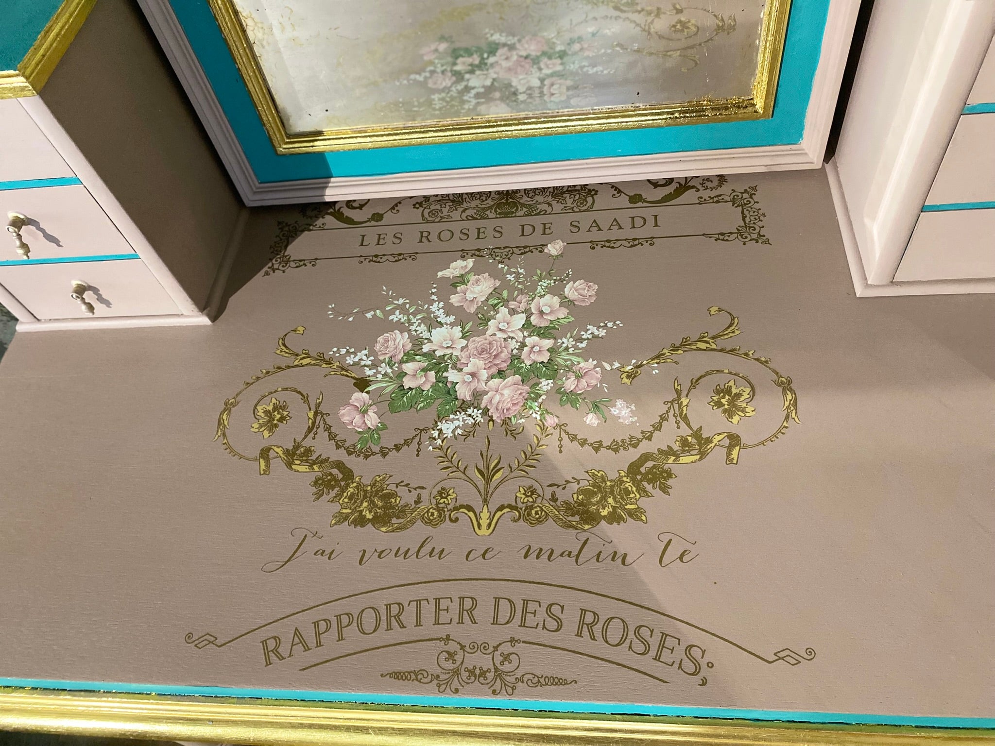 Romantic French style mirror table – "Les Roses de Saadi"