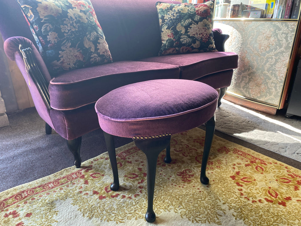 Elegantne lillat tooni sametist taburet
