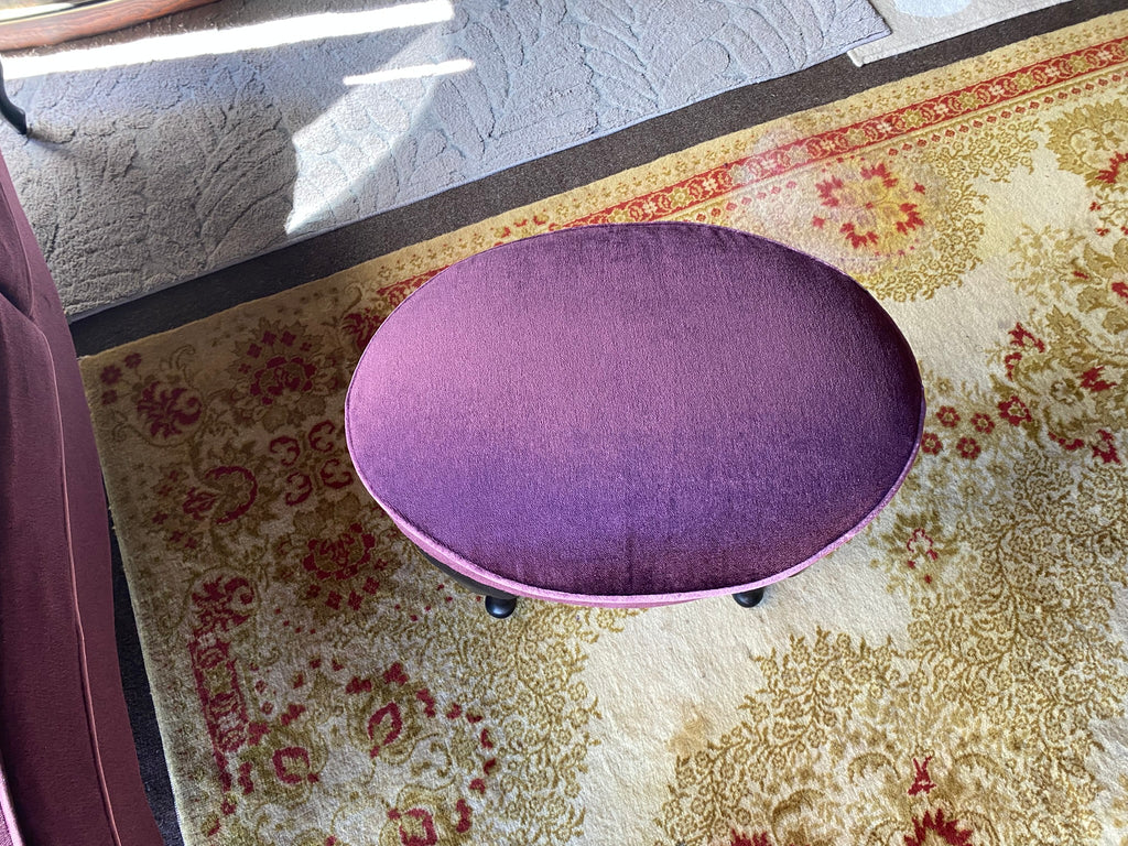 Elegantne lillat tooni sametist taburet