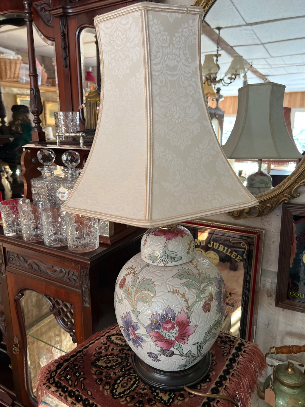 Decorative ceramic table lamp – floral pattern