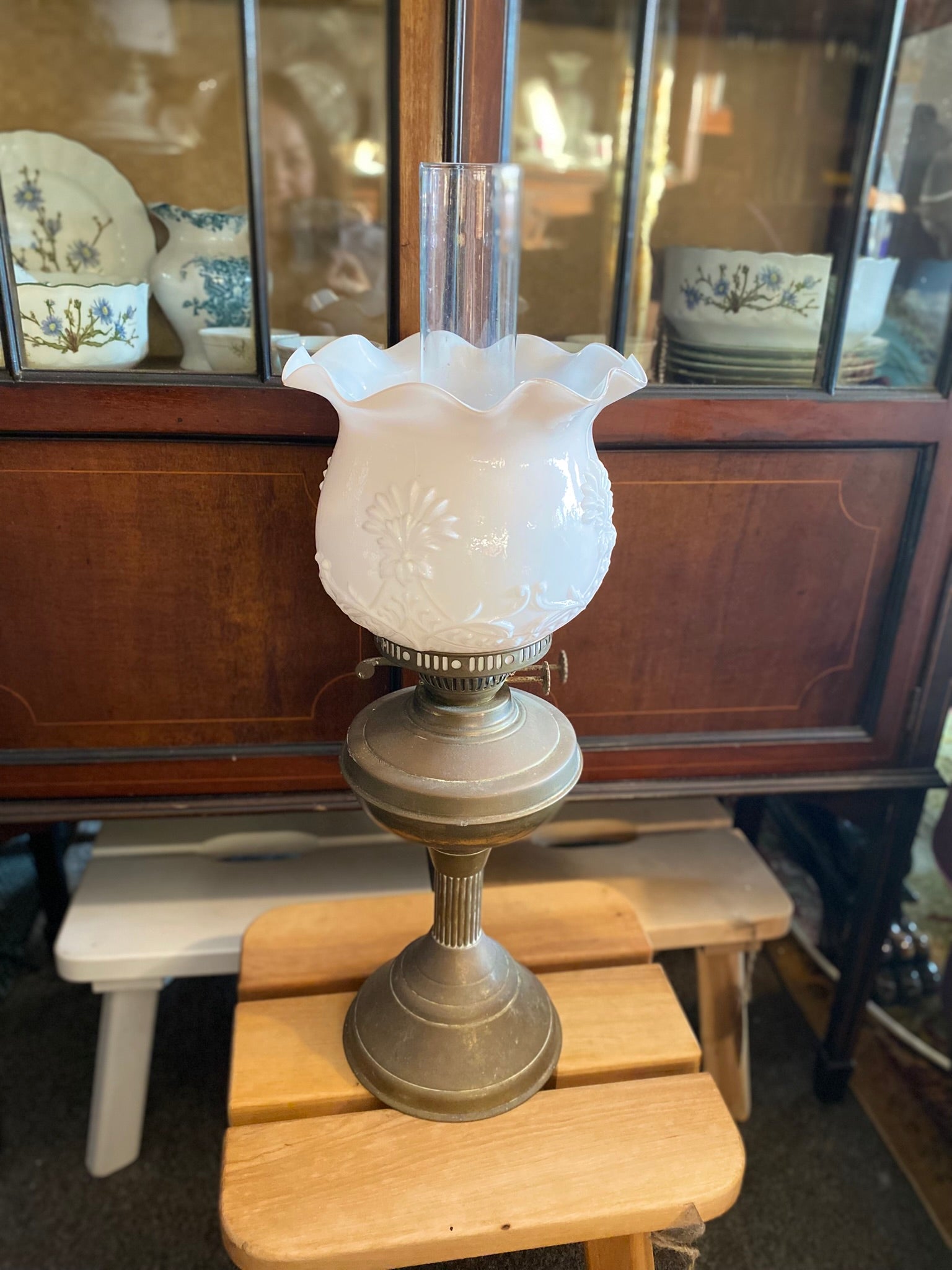 Elegant antique oil lamp - with light pink glass dome