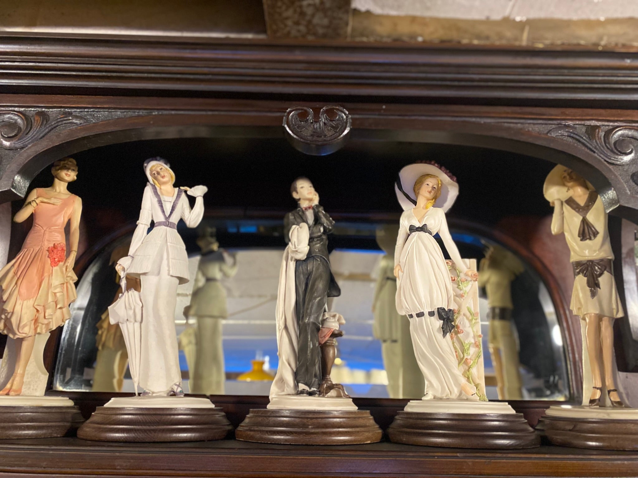 Italian porcelain figurine – by Vittorio Tessaro