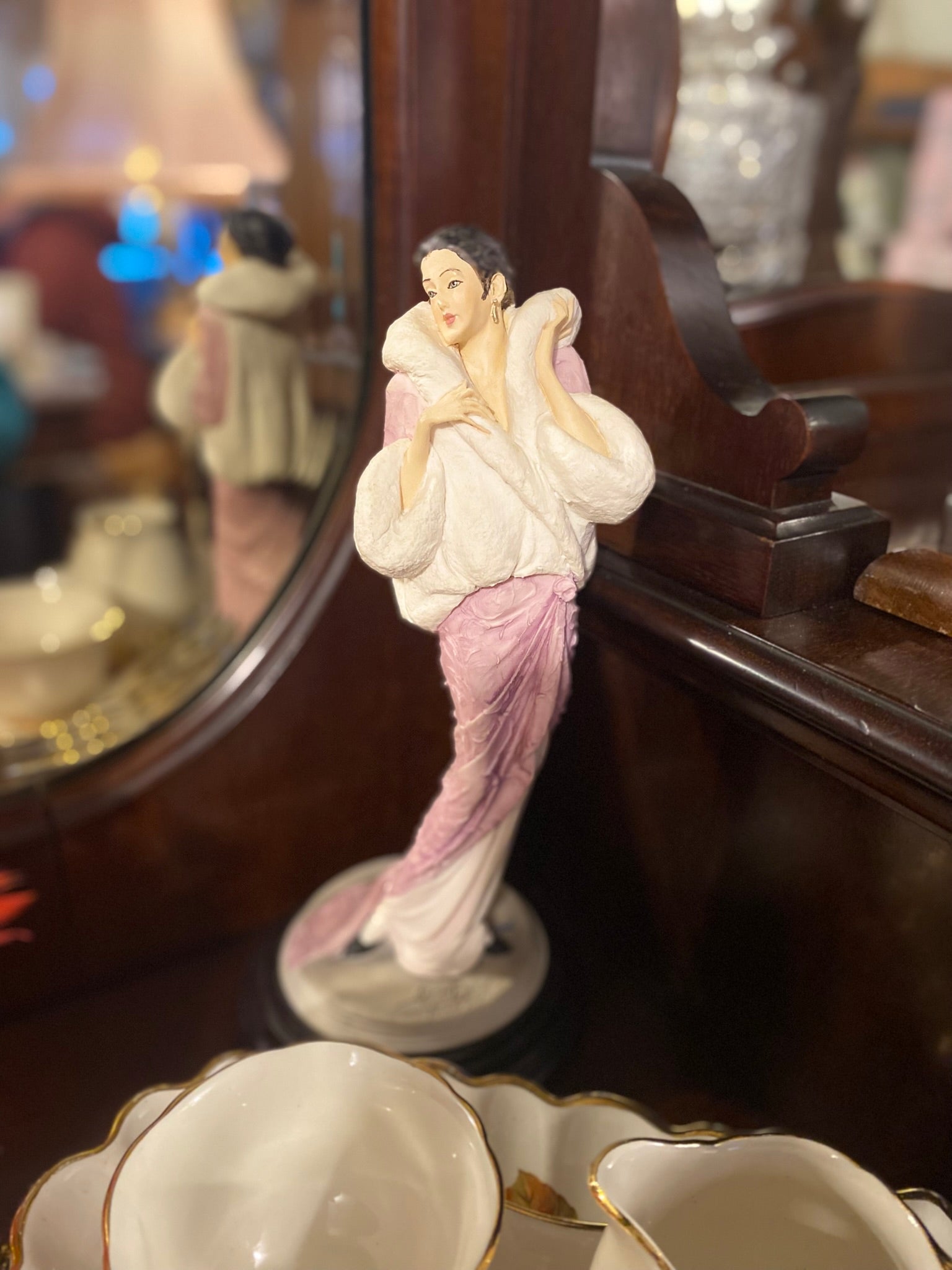 Italian porcelain figurine – by Vittorio Tessaro