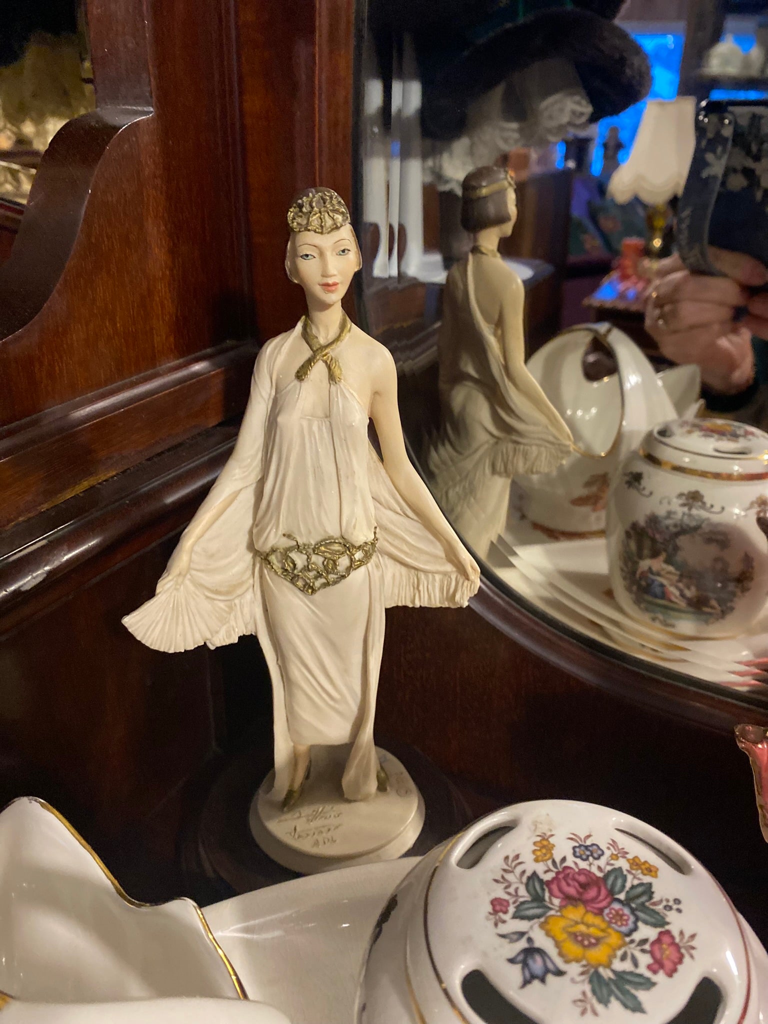Italian porcelain figurine – by Vittorio Tessaro