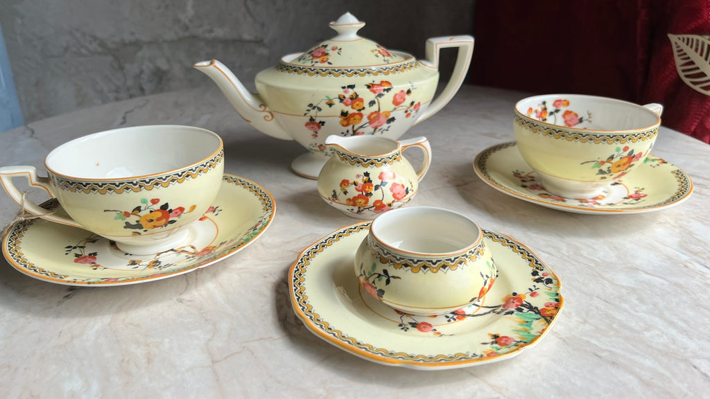 Vintage English tea set – Crown Ducal