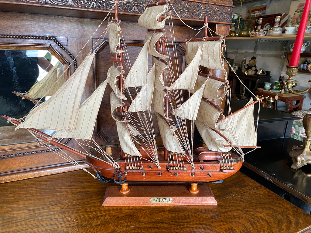 Vintage “Mayflower” purjelaeva mudel