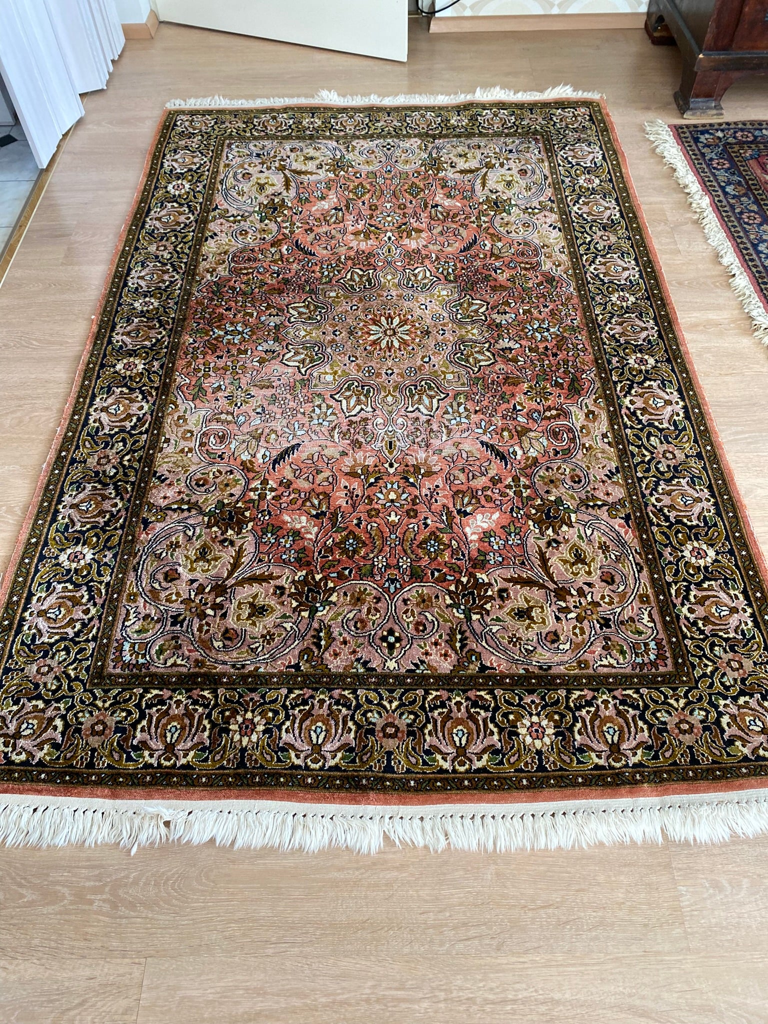 Vintage Kashmiri siidvaip – käsitsisõlmitud idamaine vaip