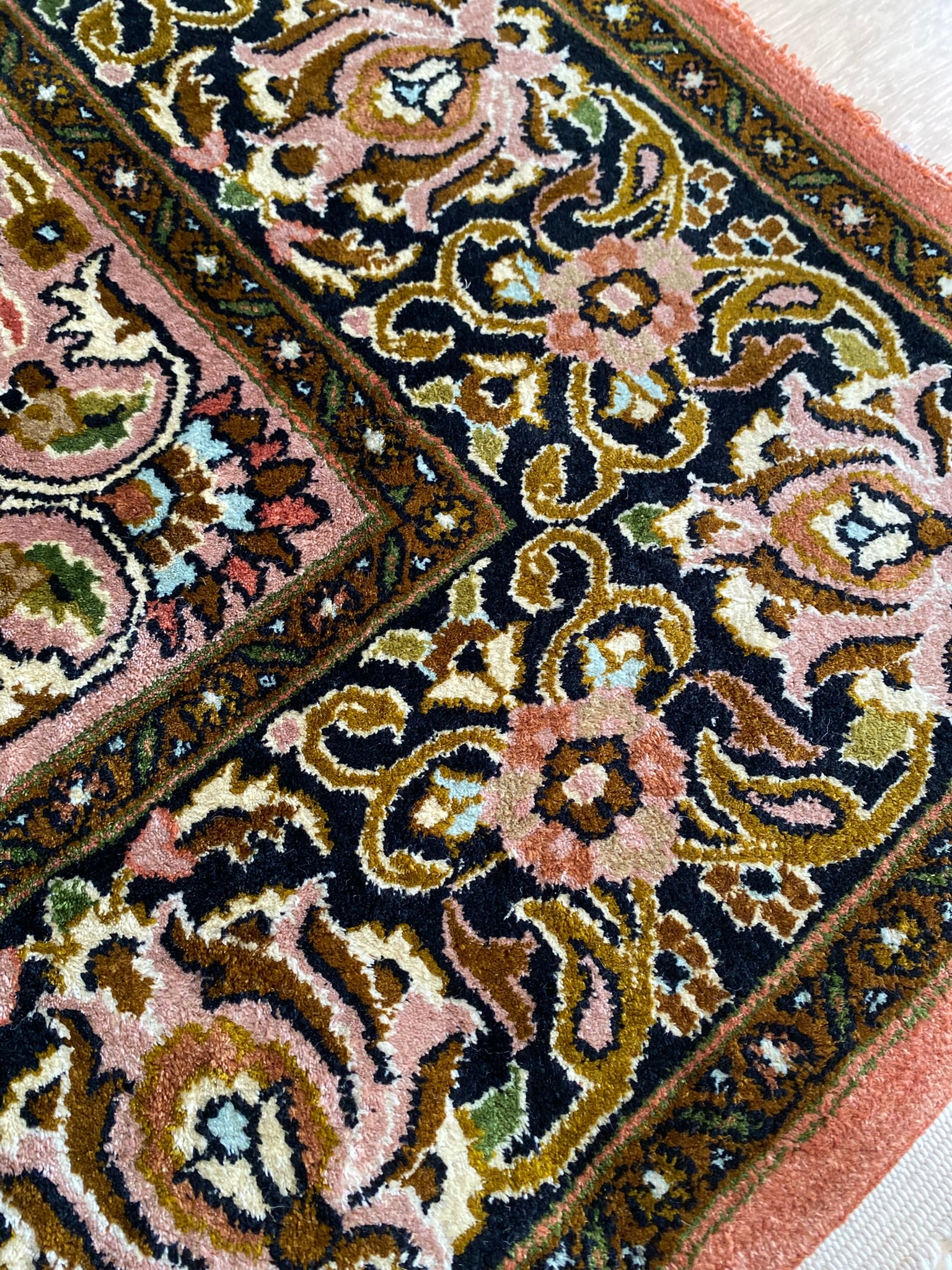 Vintage Kashmiri siidvaip – käsitsisõlmitud idamaine vaip