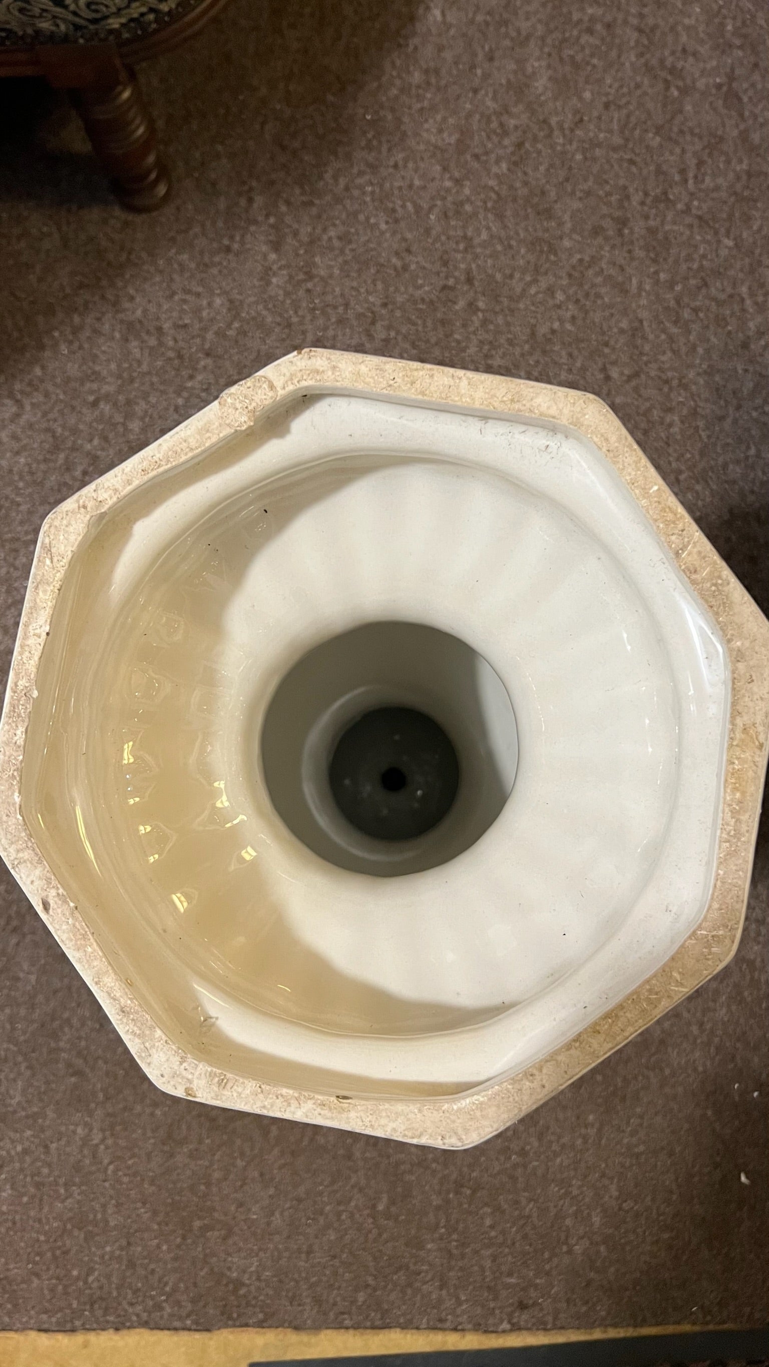 Vintage ceramic pedestal – hand-painted floral pattern