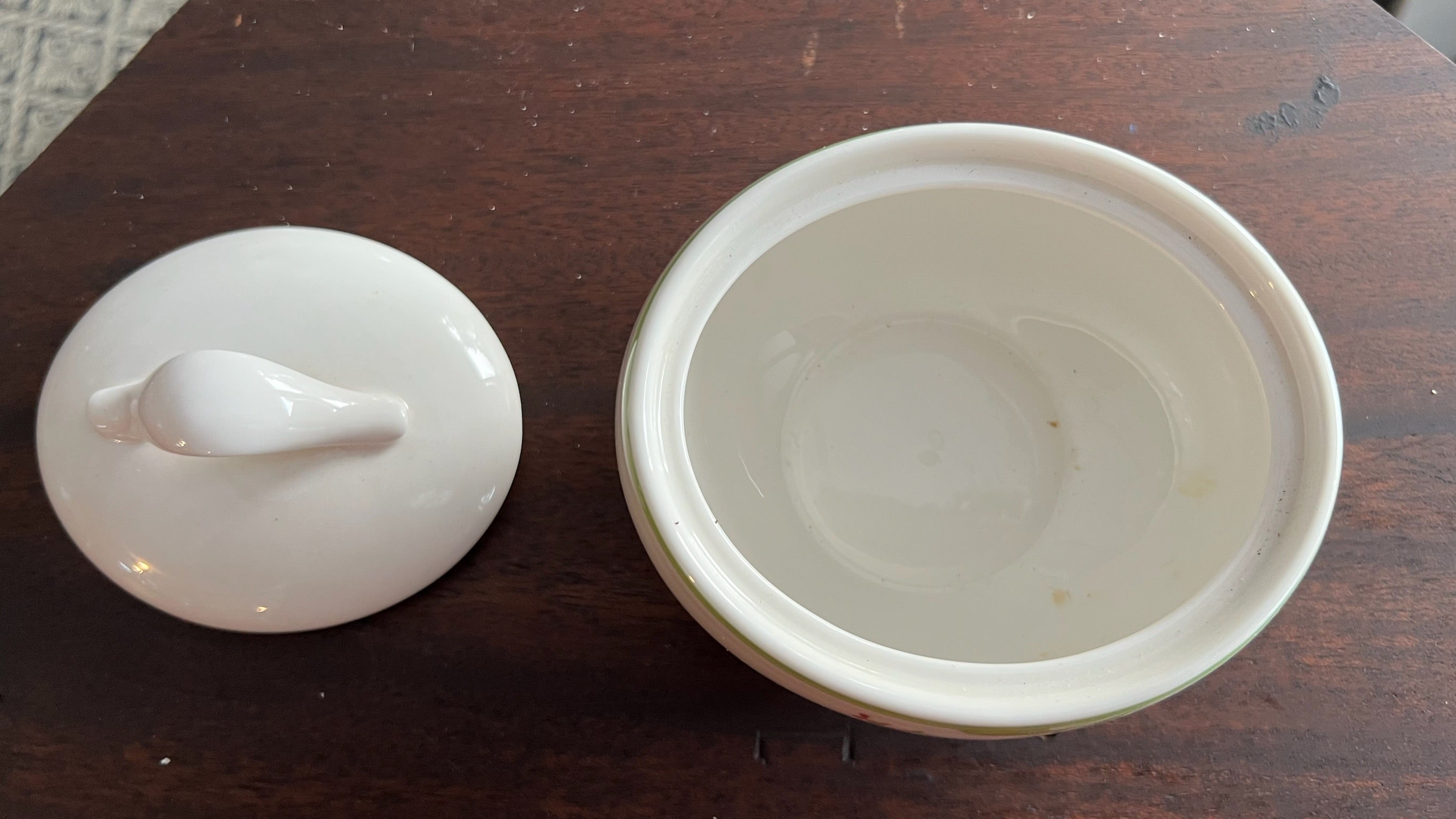 Villeroy & Boch bowl with lid (fine porcelain)