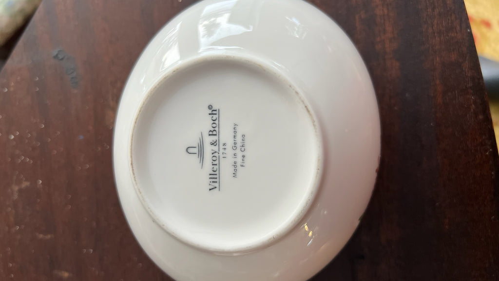Villeroy & Boch bowl with lid (fine porcelain)