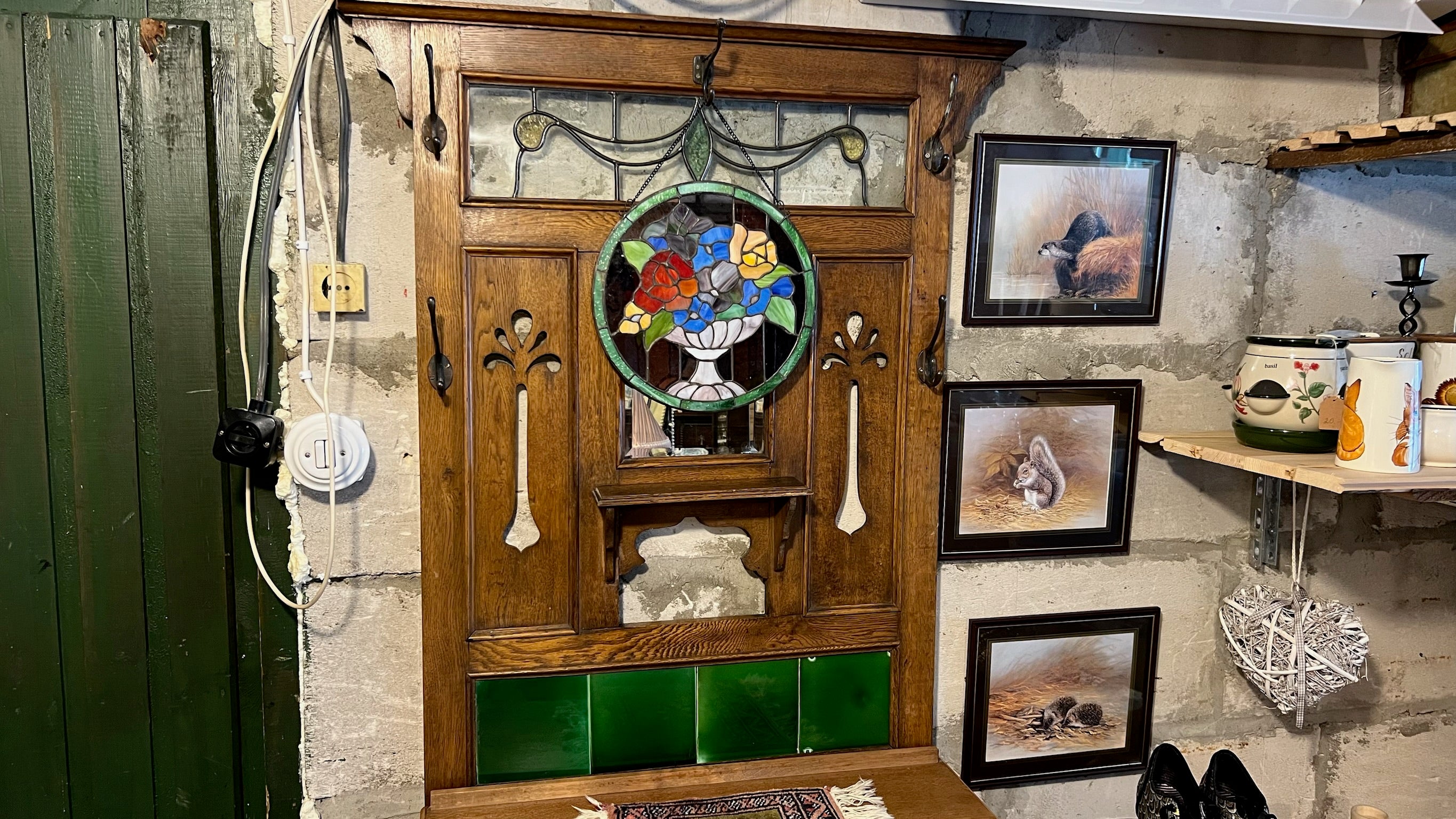 Antique Arts & Crafts style oak hall cabinet / wall shelf