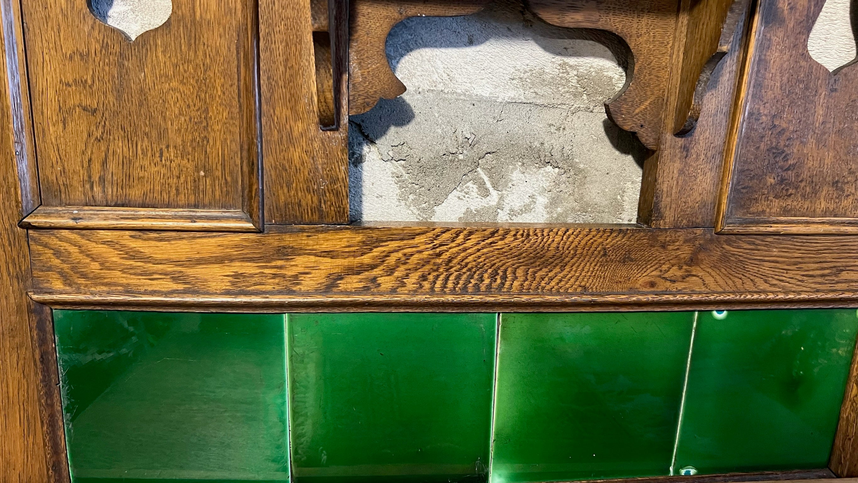 Antique Arts & Crafts style oak hall cabinet / wall shelf