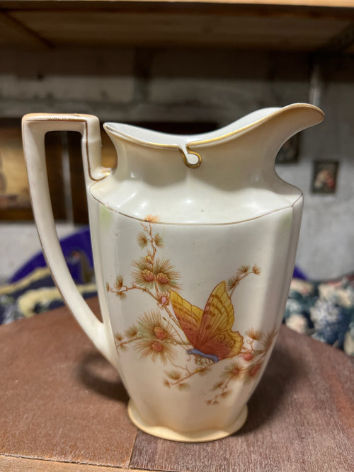 Antique English jug – Crown Ducal