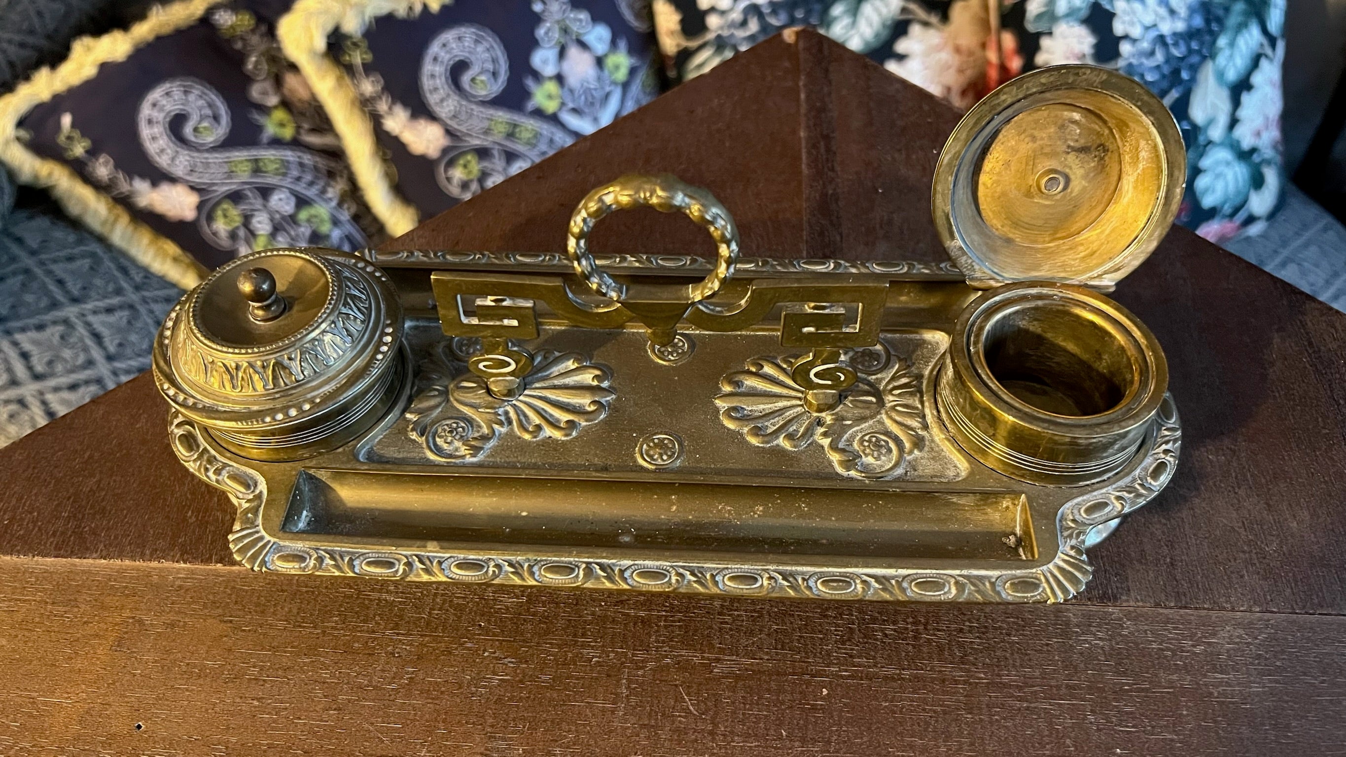 Antique brass double inkpot (c. 1890–1910)