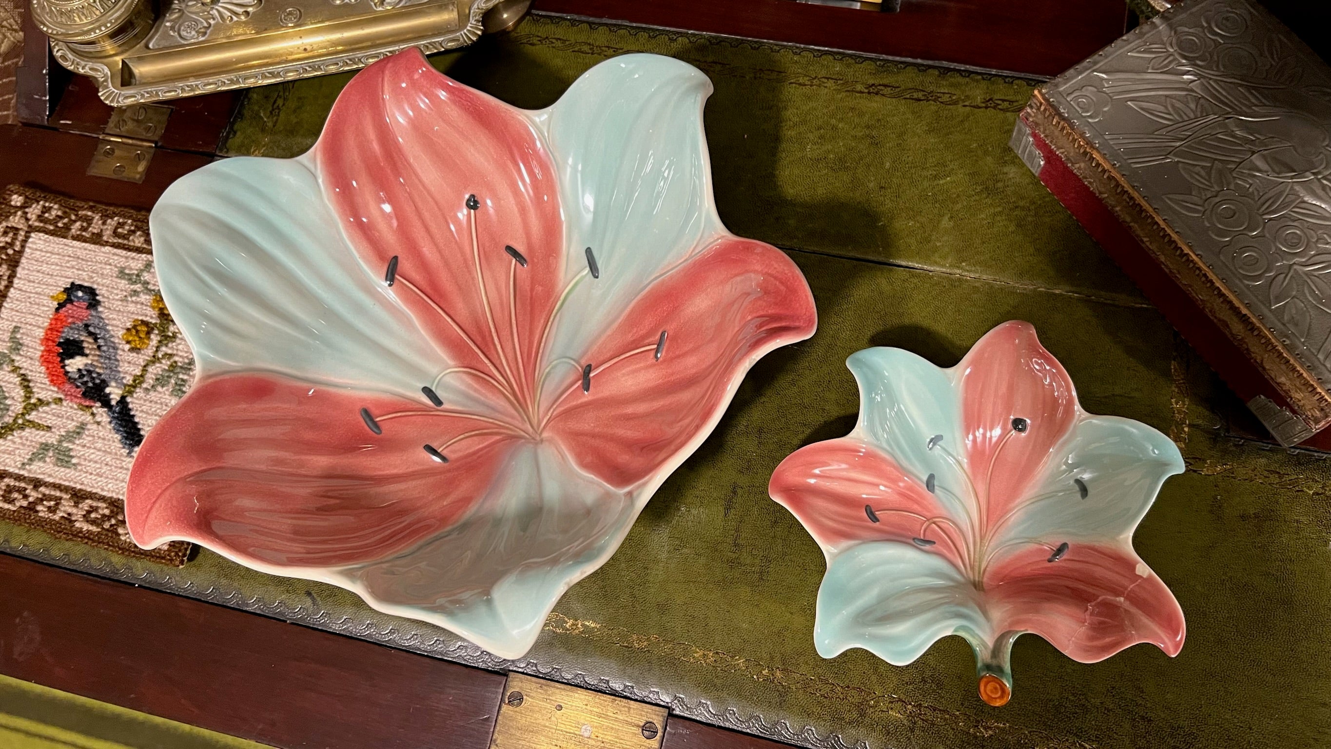 Vintage “Petal” flower-shaped bowls – Shorter & Son Ltd, Staffordshire, England
