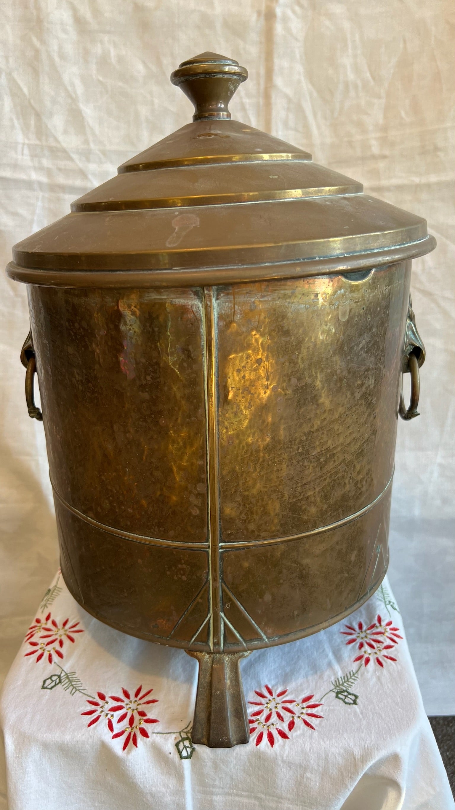 Antique Arts & Crafts copper and brass coal/log box