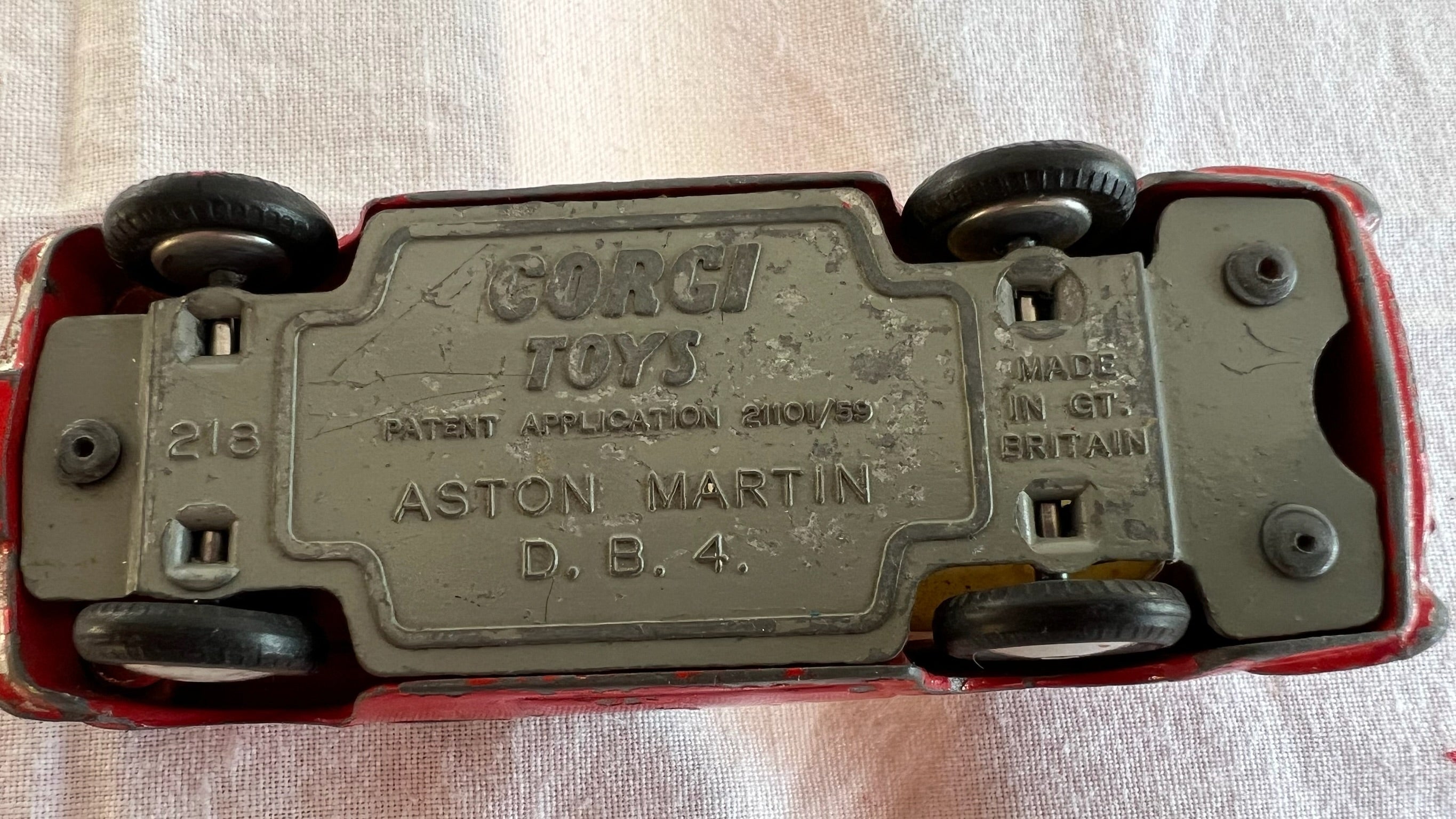 Corgi Toys - Aston Martin DB4 (#218)