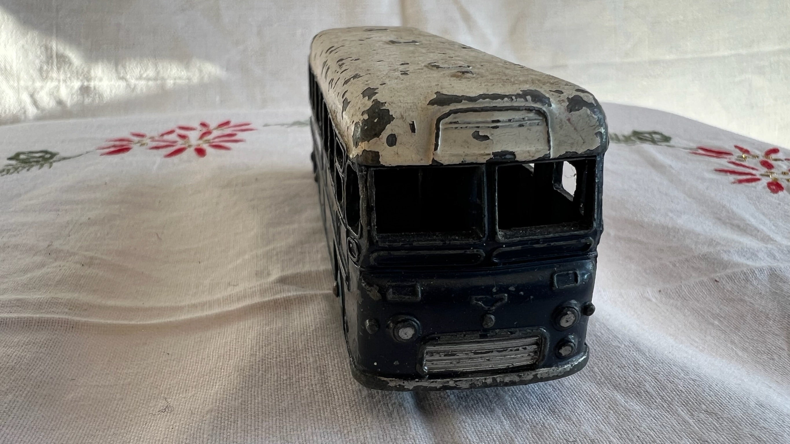 Vintage Dinky Toys No. 281 “Luxury Coach” (1954-1960)