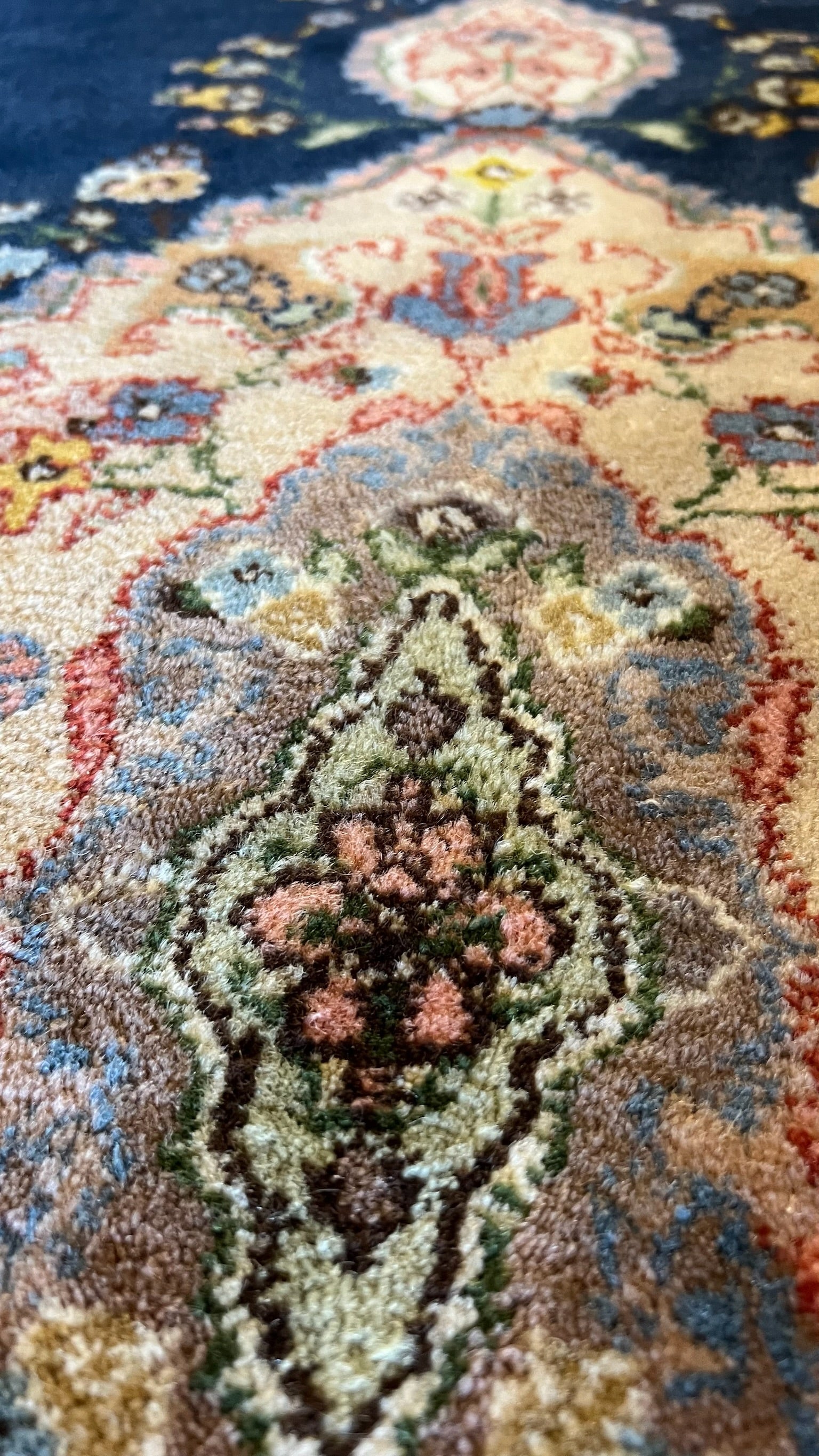 Hand-knotted Tabriz (Tapriz) carpet