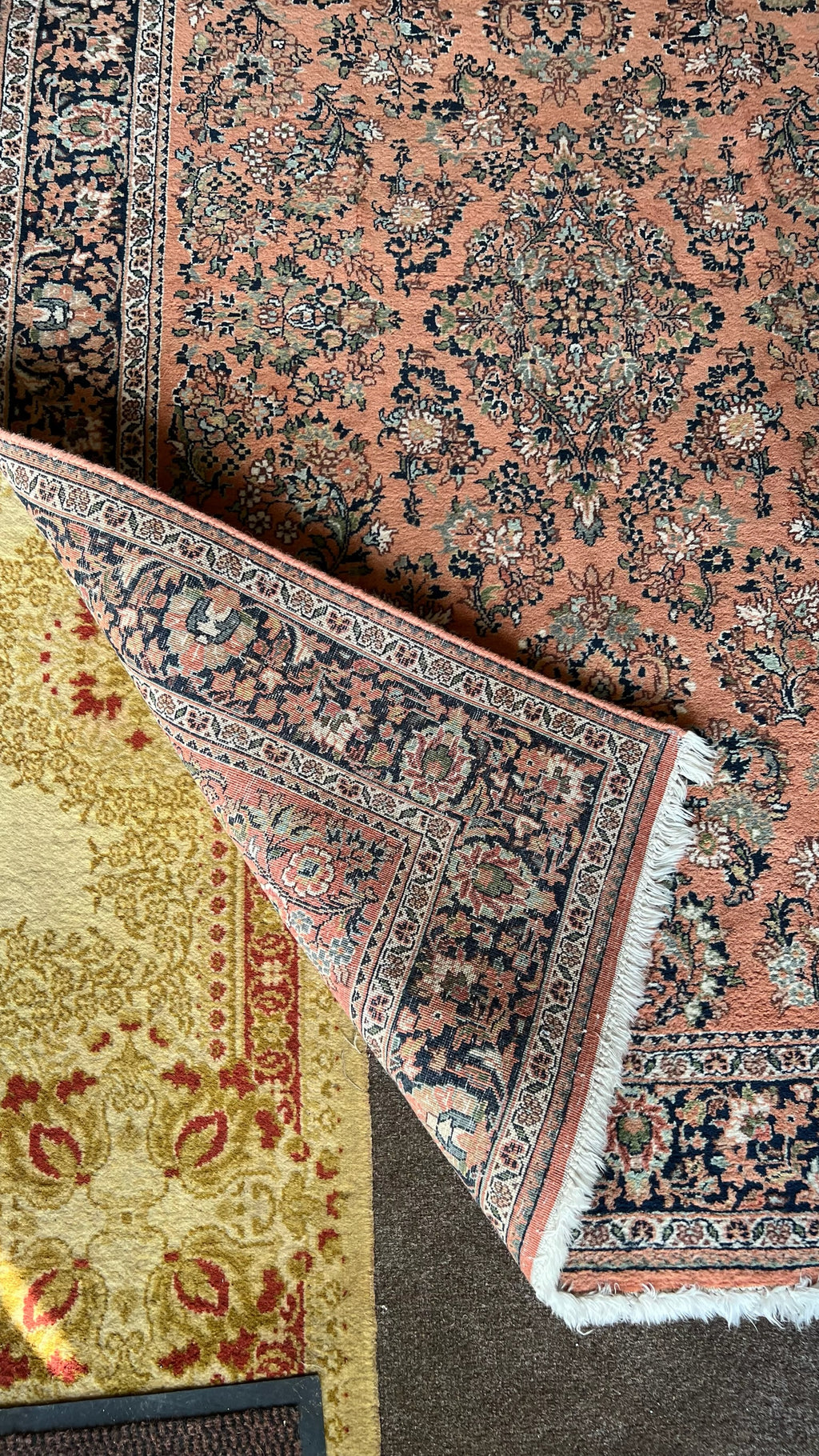 Hand-knotted Saroucki style rug – India