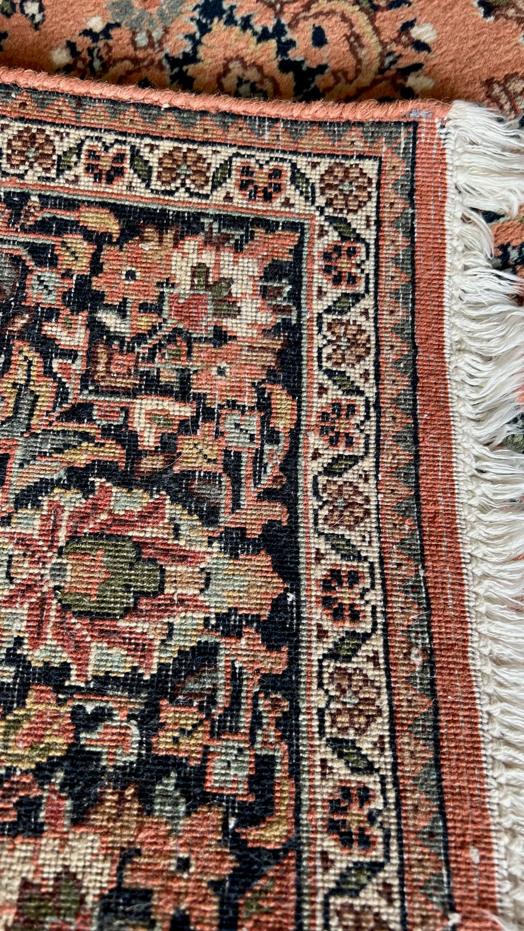 Hand-knotted Saroucki style rug – India