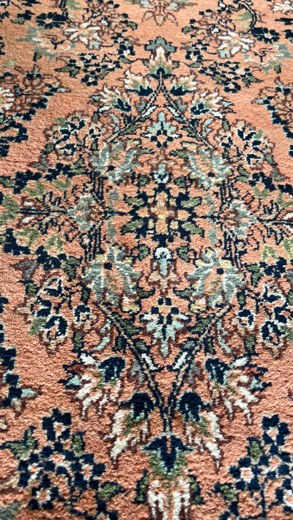 Hand-knotted Saroucki style rug – India