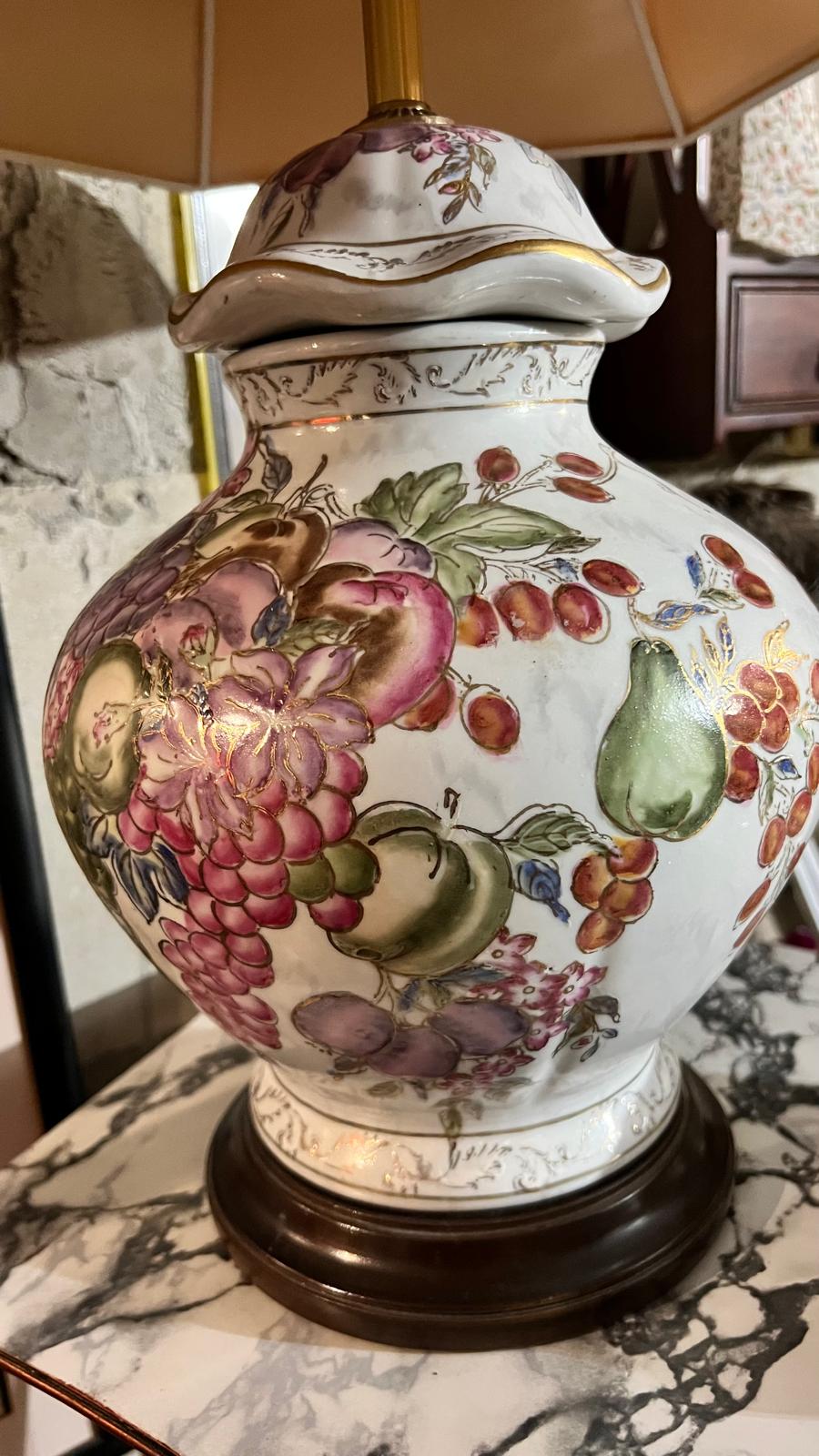 Decorative ceramic table lamp
