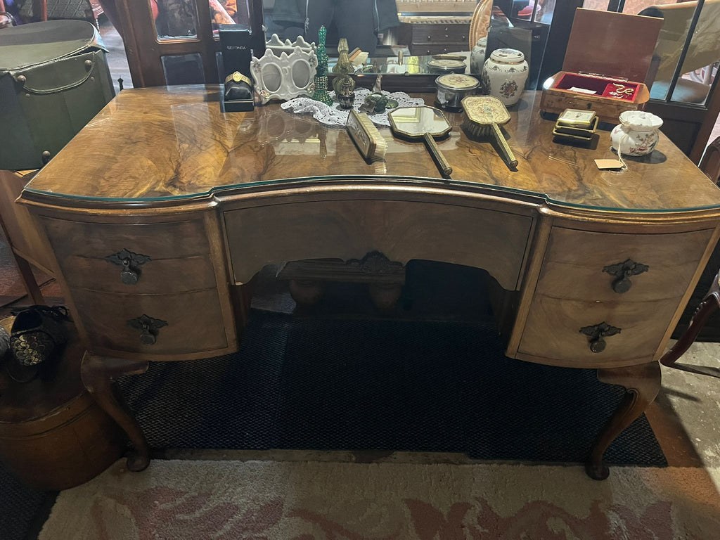 Antique walnut veneer dressing table with mirror