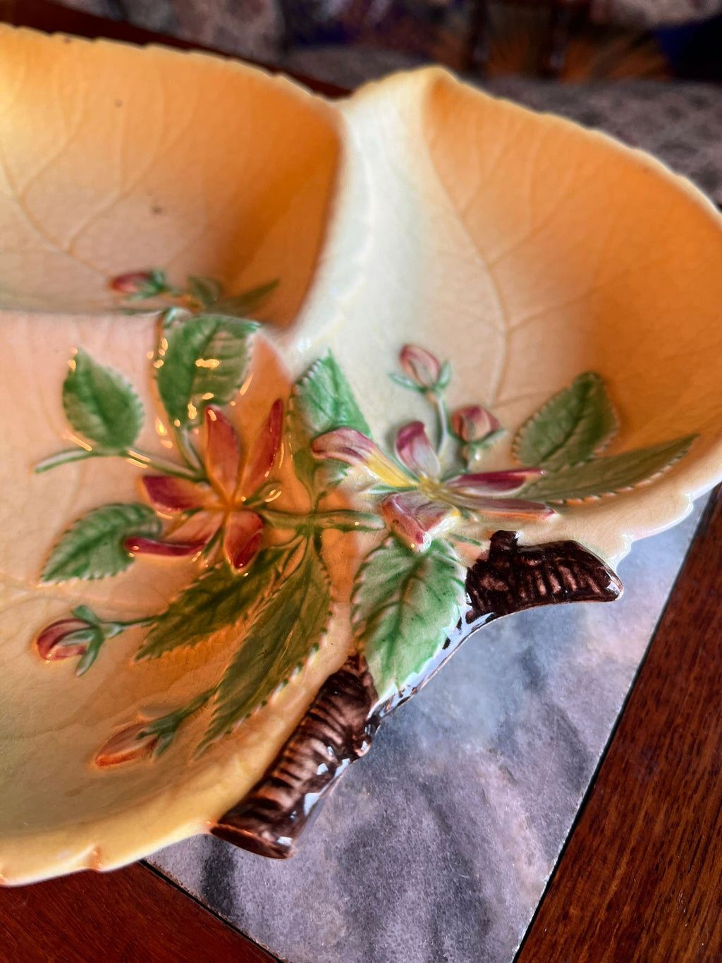 Antique Italian majolica serving tray and napkin rings