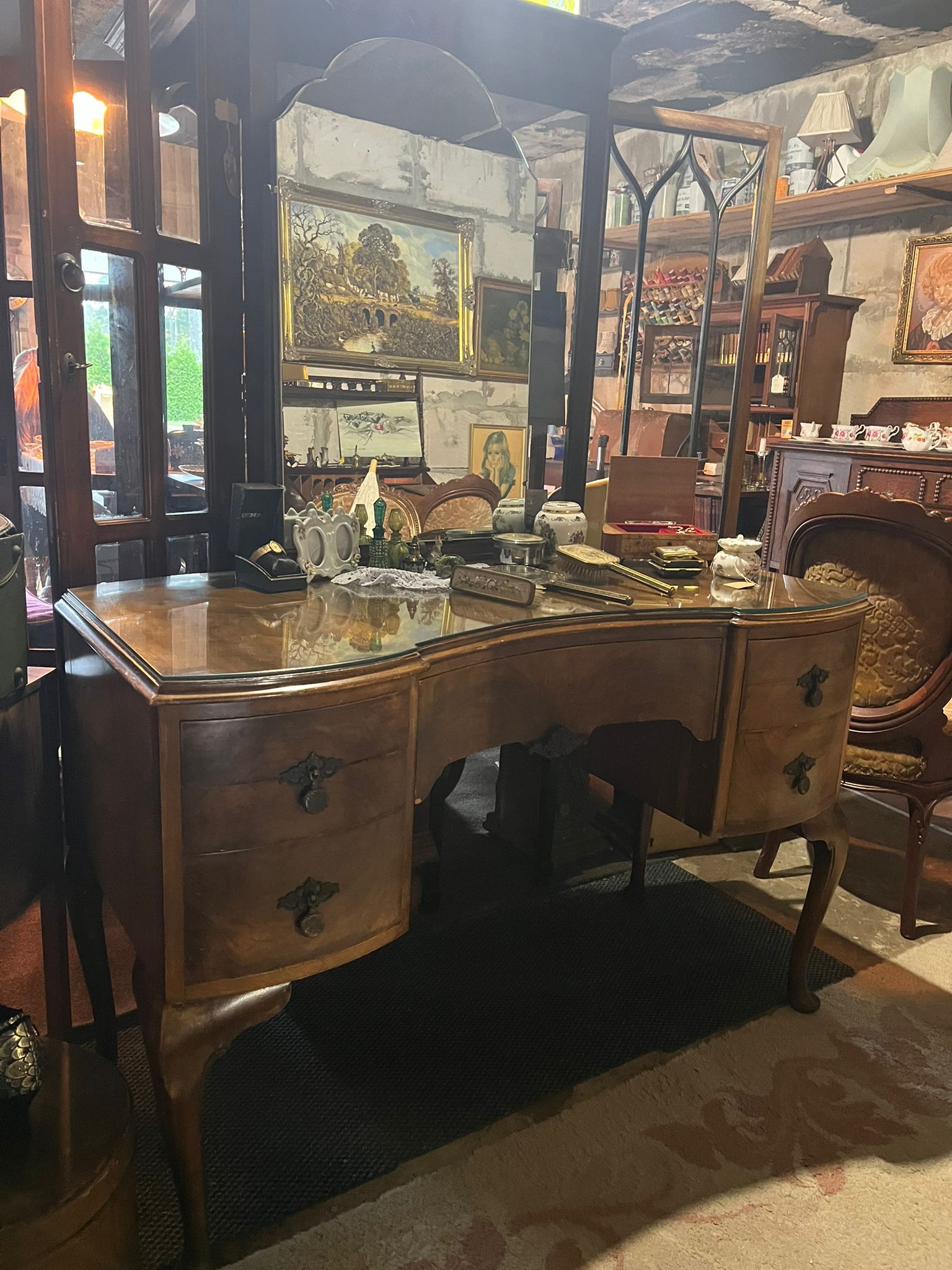Antique walnut veneer dressing table with mirror