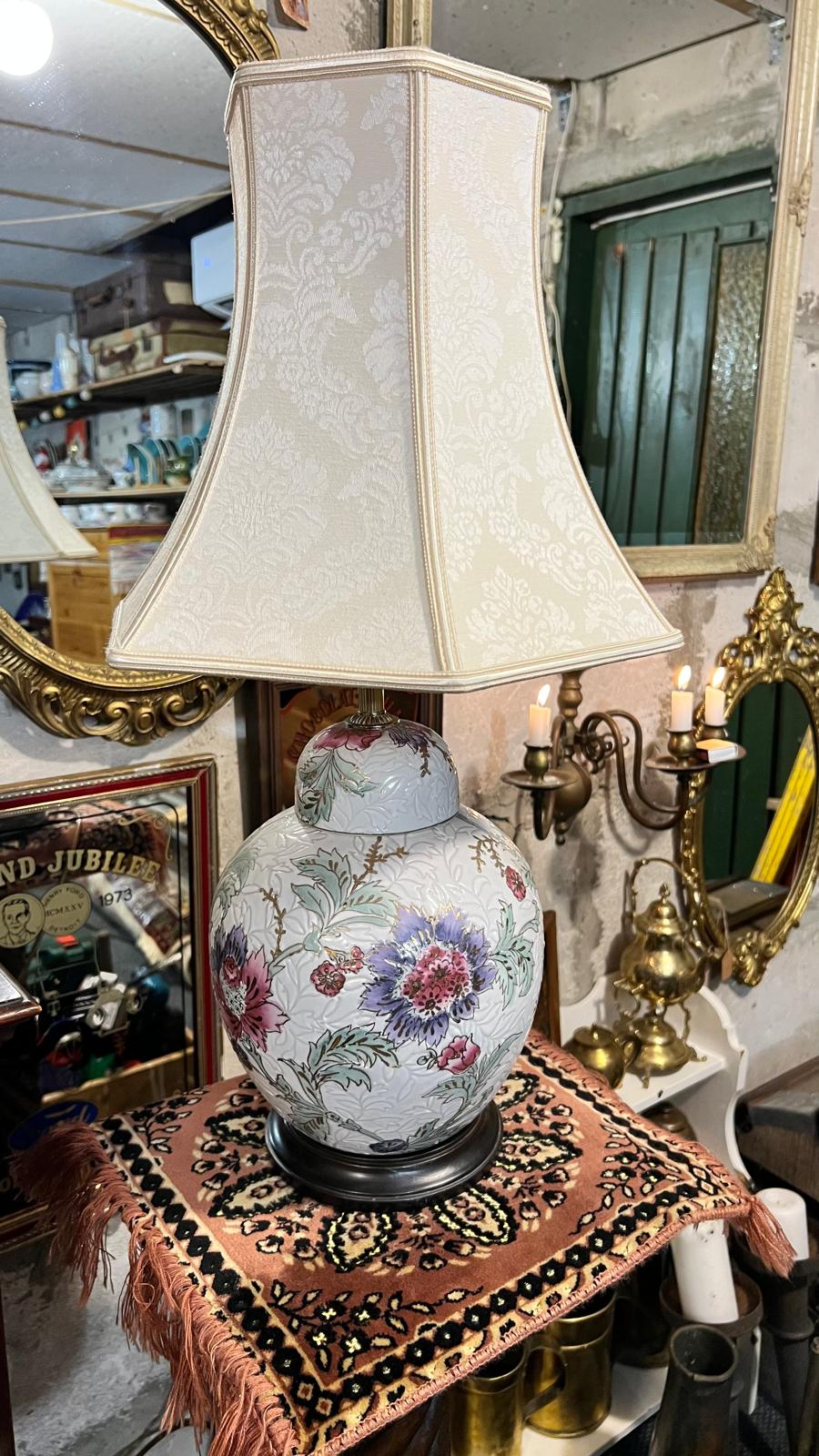 Decorative ceramic table lamp – floral pattern