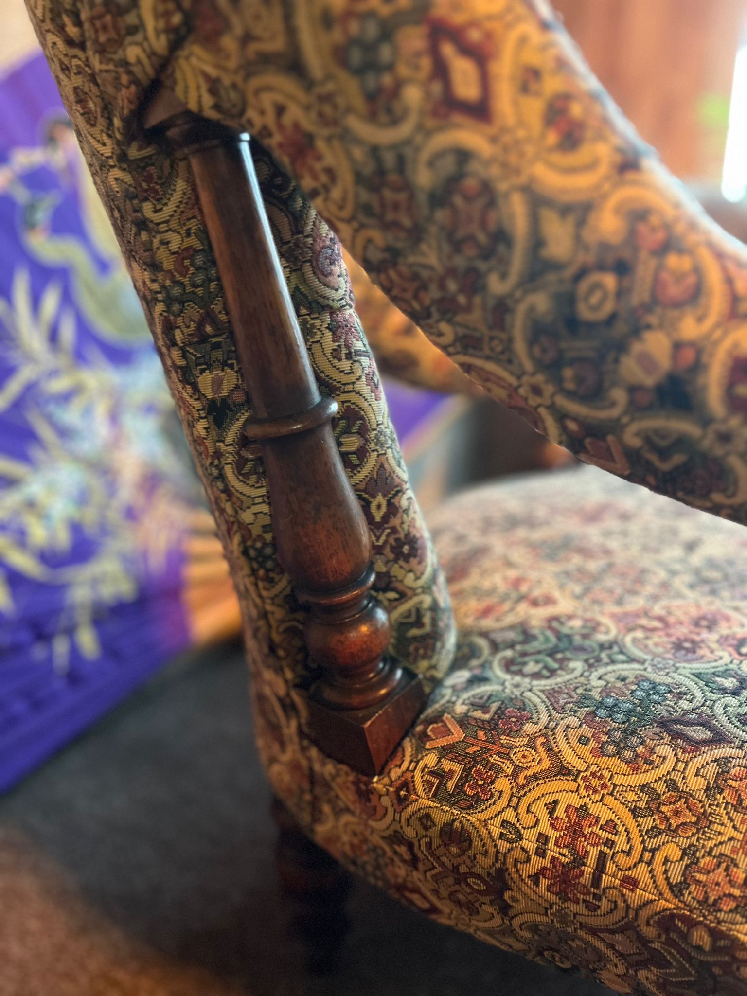 Antique Victorian two-seater “conversation sofa”